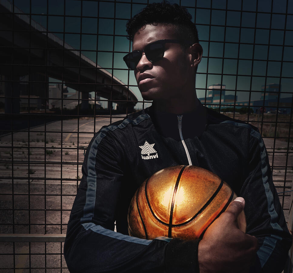 Urban basket man